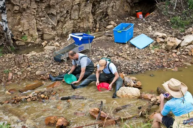 Vic's Gold Panning – Finding Gold in Colorado