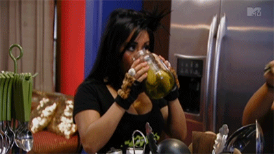 snooki drinking from pickle jar