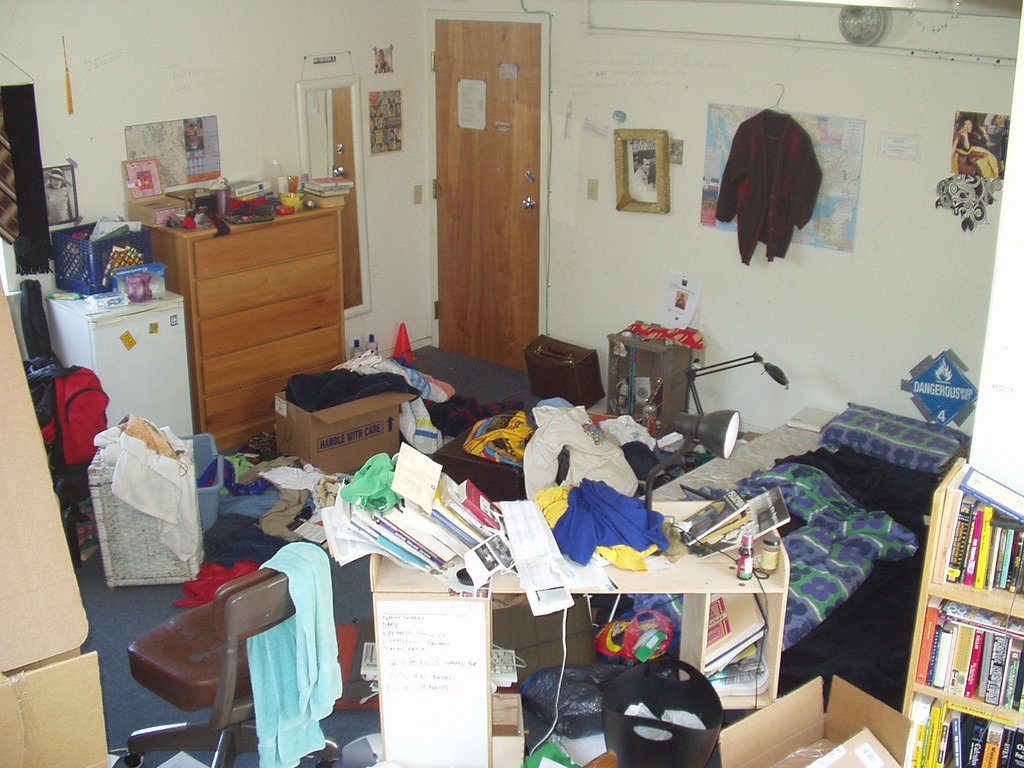 messy dorm room