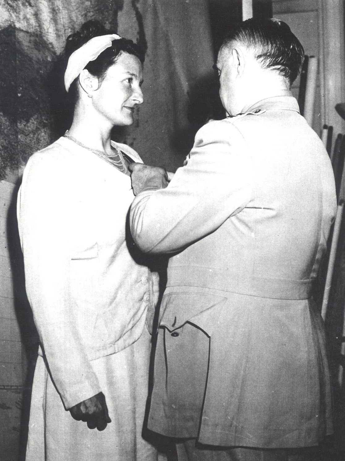 virginia hall receiving the distinguished service cross in 1945