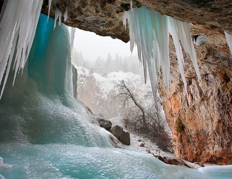 Rifle Mountain Park Ice Caves